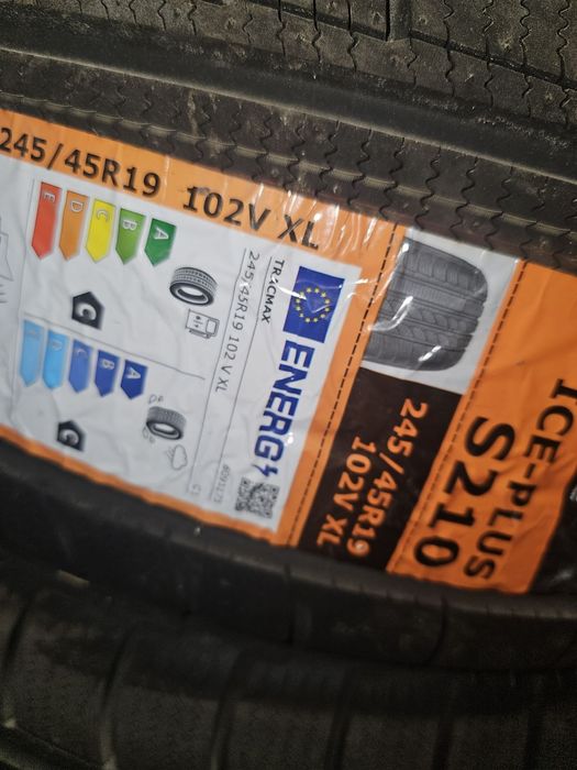 Зимова  резина 245/45 І 275/40 r19
