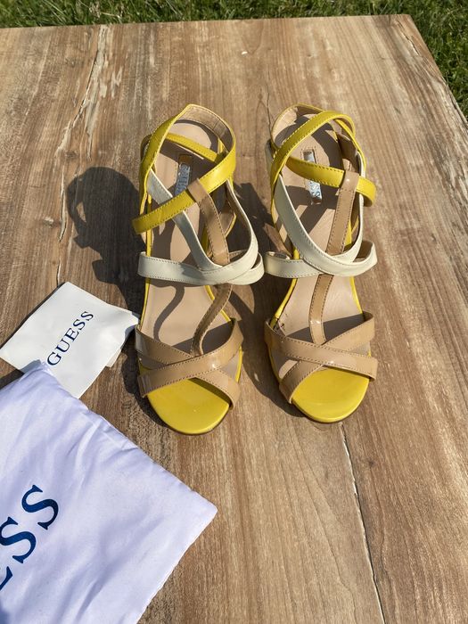 Босоніжки Guess