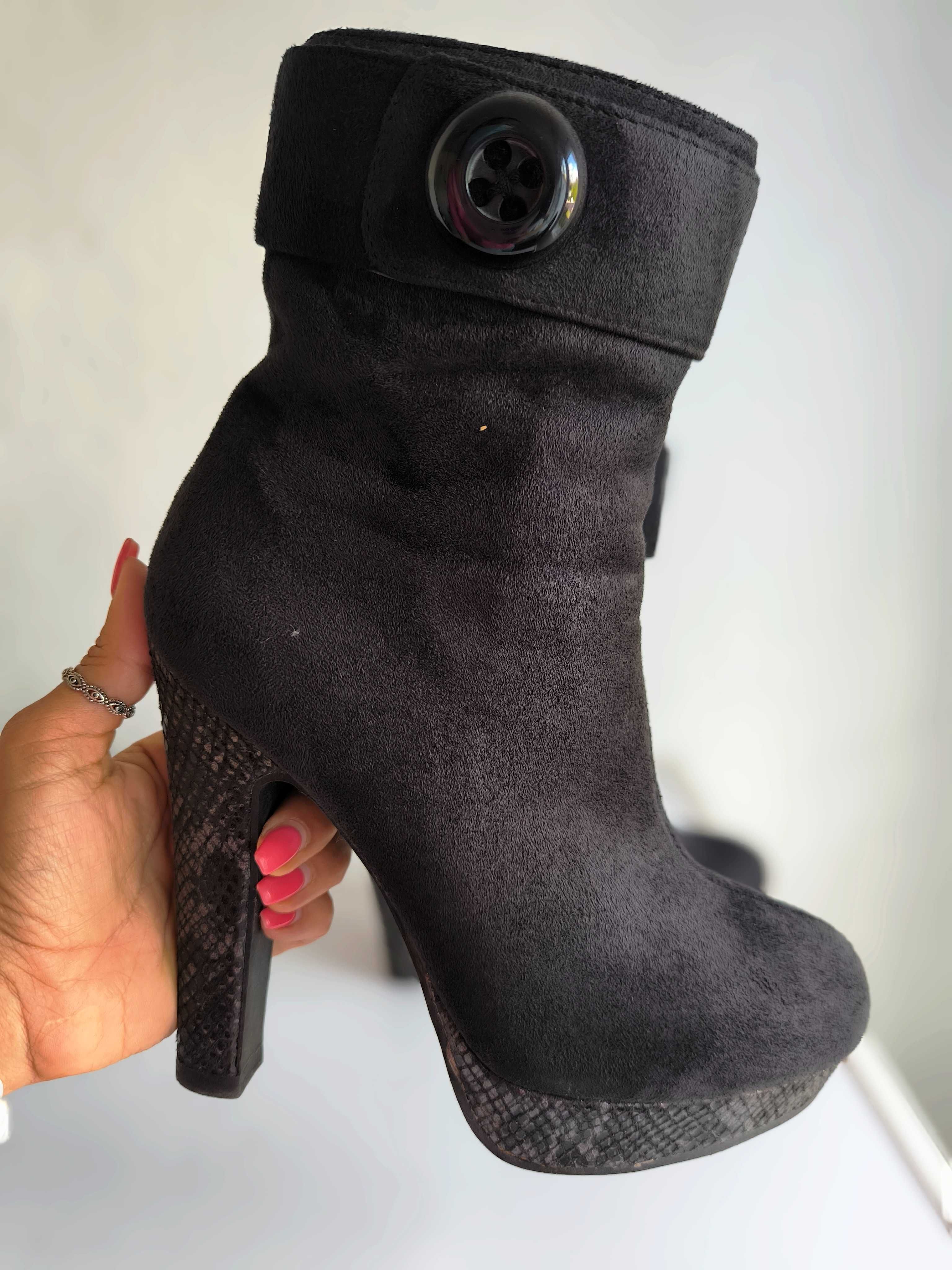 Botas pretas Nobuck