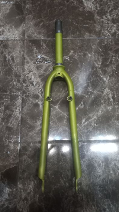 Ригидная вилка б/у , 28 колесо ( сталь )