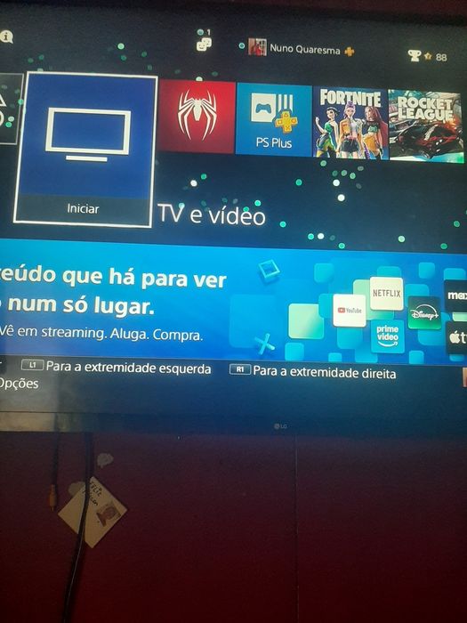 Ps4 slim esta como nova