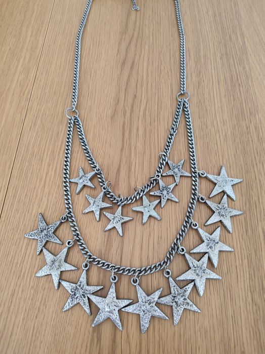 Colar prateado estrelas