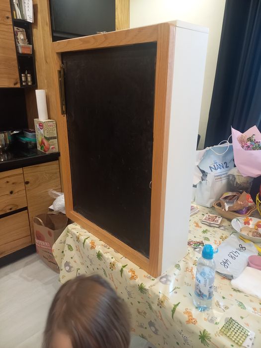 Biurko składane wiszące z tablica kredowa