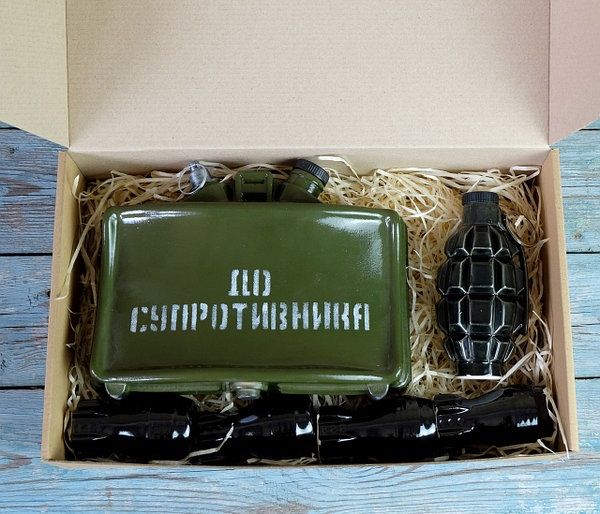 Оригинальный подарок мужчине "Мина МОН-50 + граната" бутылка с рюмками