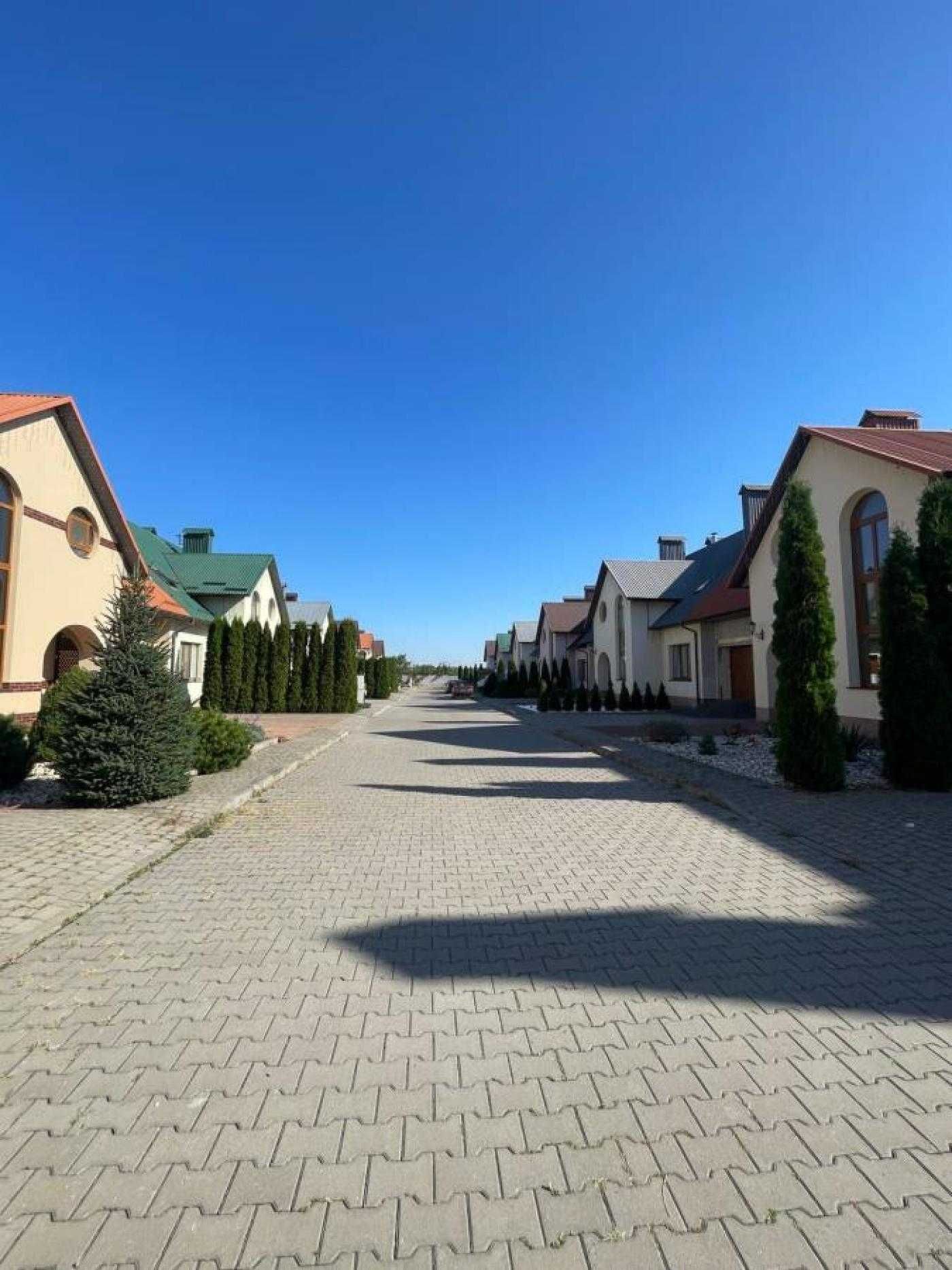 Продаж котеджу в КМ ''Ледовський''