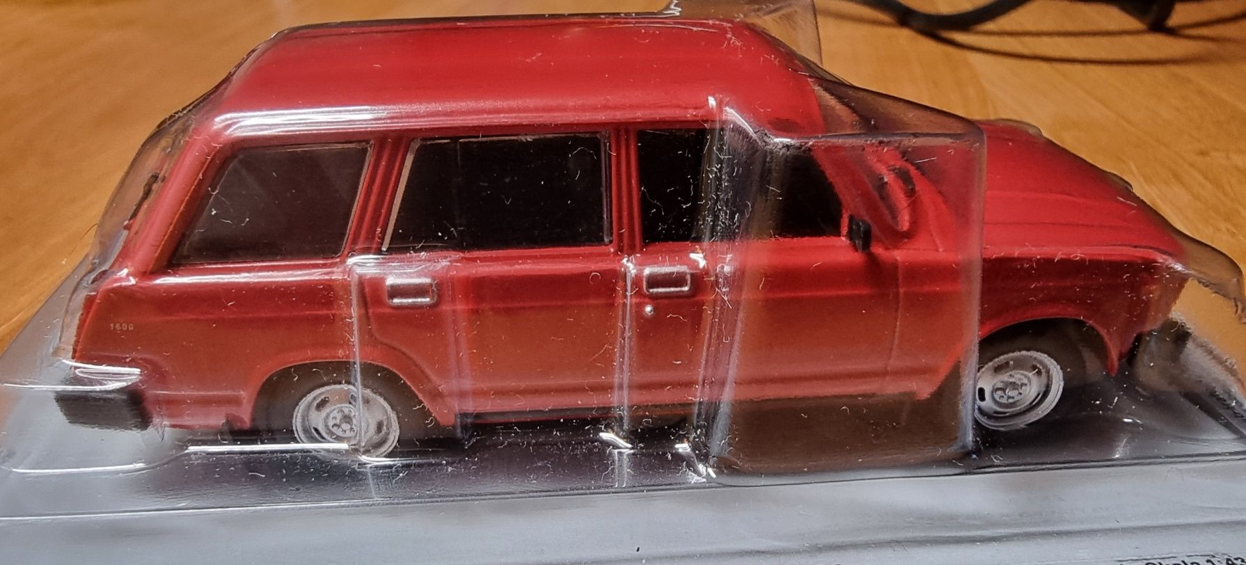 Łada 2104 Kultowe Auta PRL. Nowy Zapieczętowany Model + Gazetka