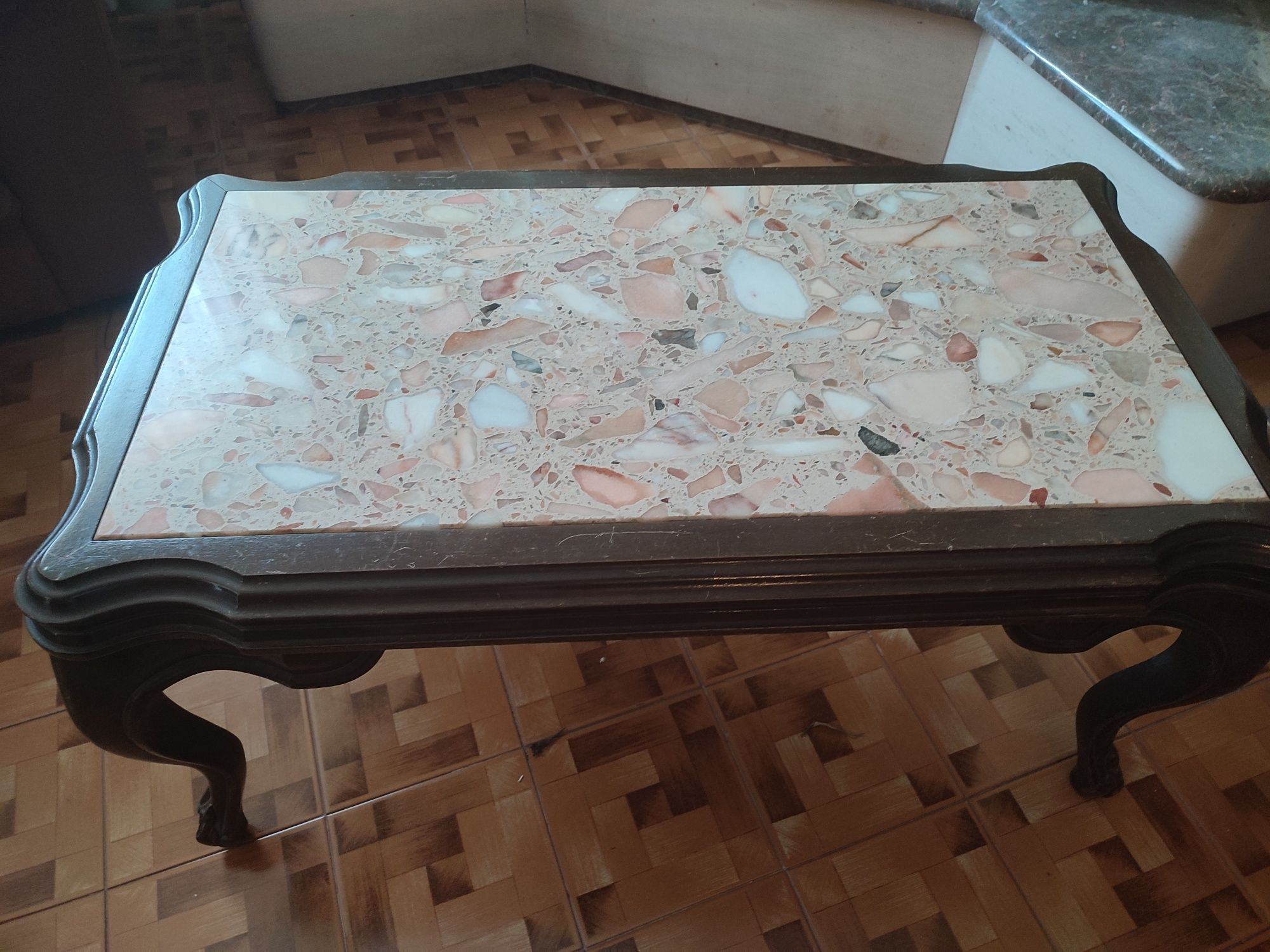 Mesa com pedra marmore