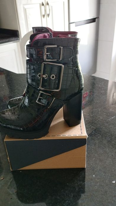 Botins novos tam 37