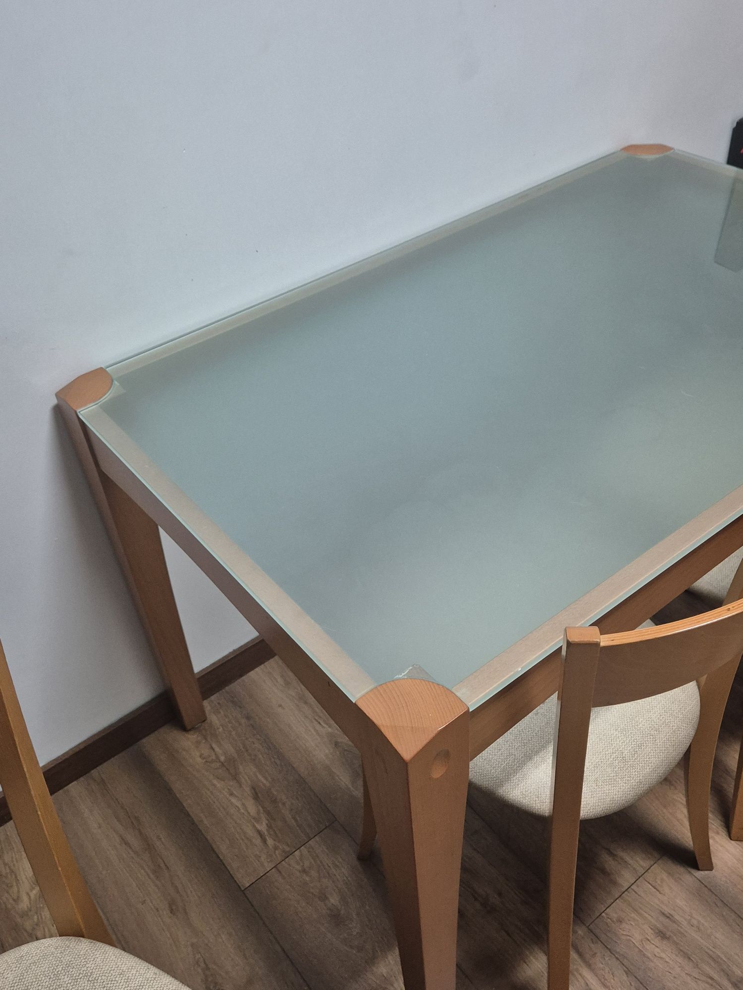 Mesa de jantar com 4 cadeiras