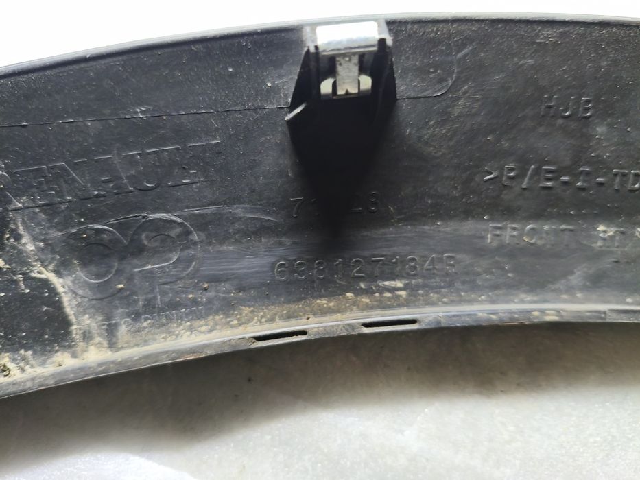 Zerzak dolny nakładka błotnika prawa Renault Captur II