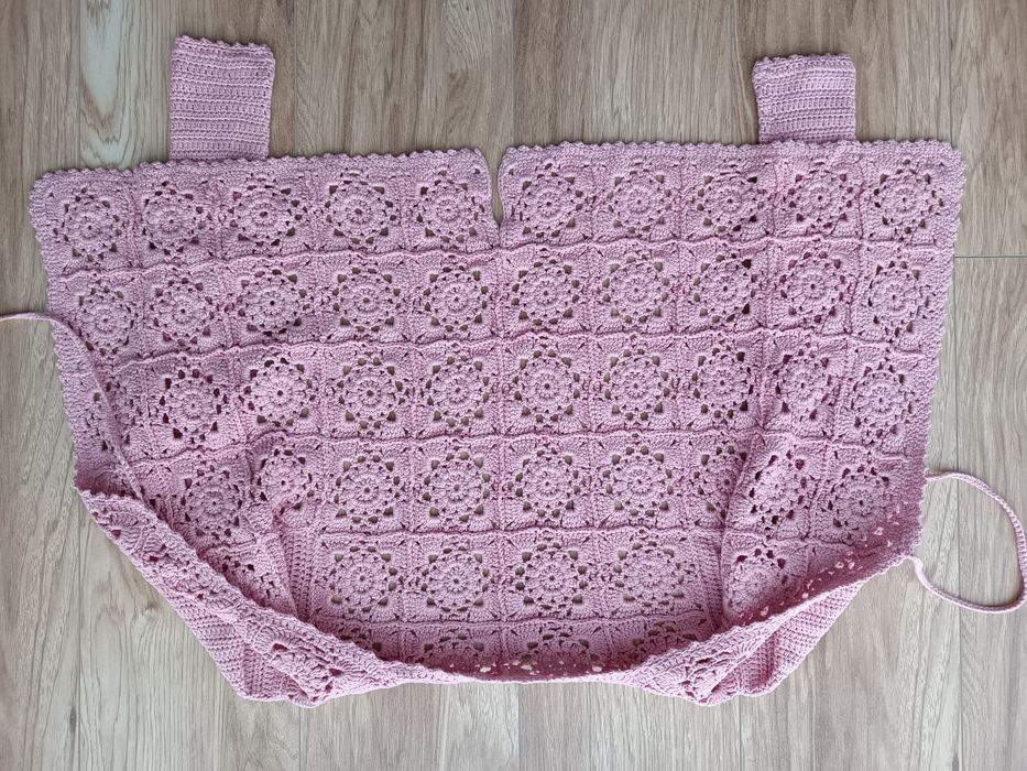 Różowy sweter narzutka z kwadratów w kwiaty XXS/XS