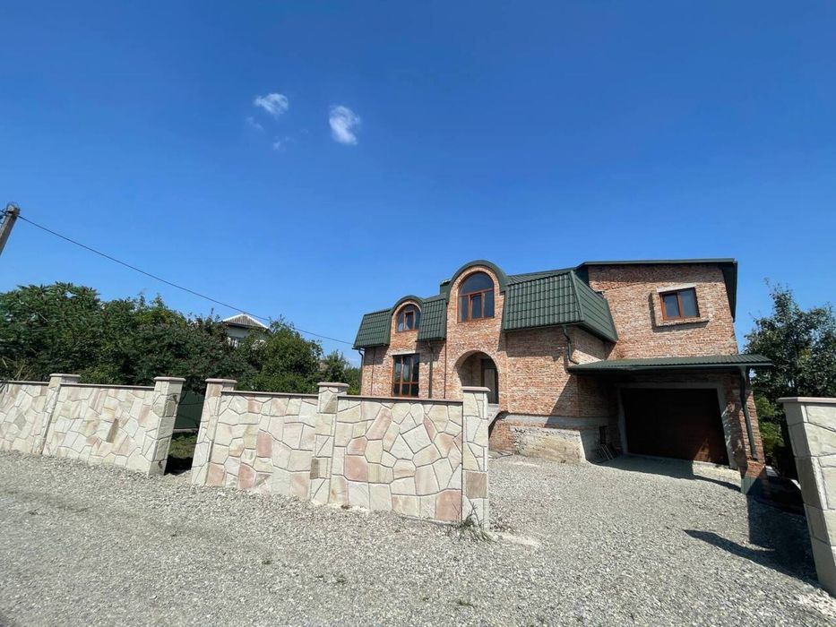 Продаж великого будинку у передмісті Тернополя