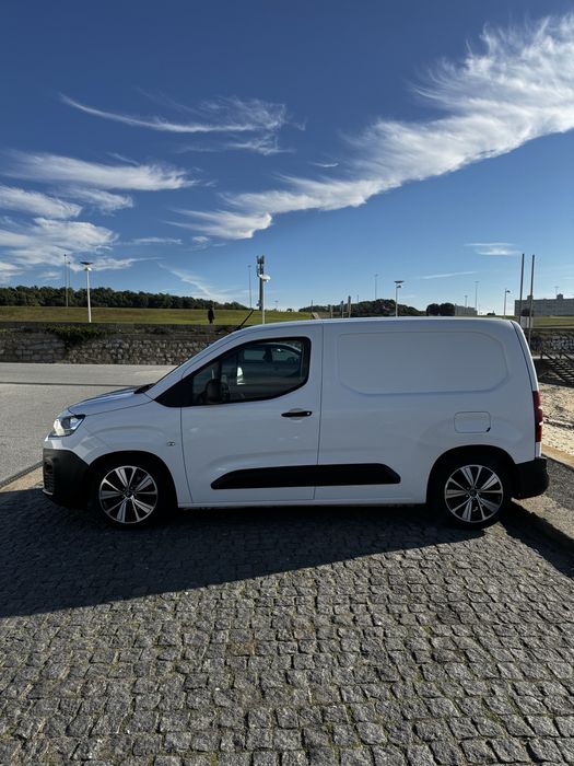 Citroën Berlingo 2021 - muito bem conservada / pronto a usar