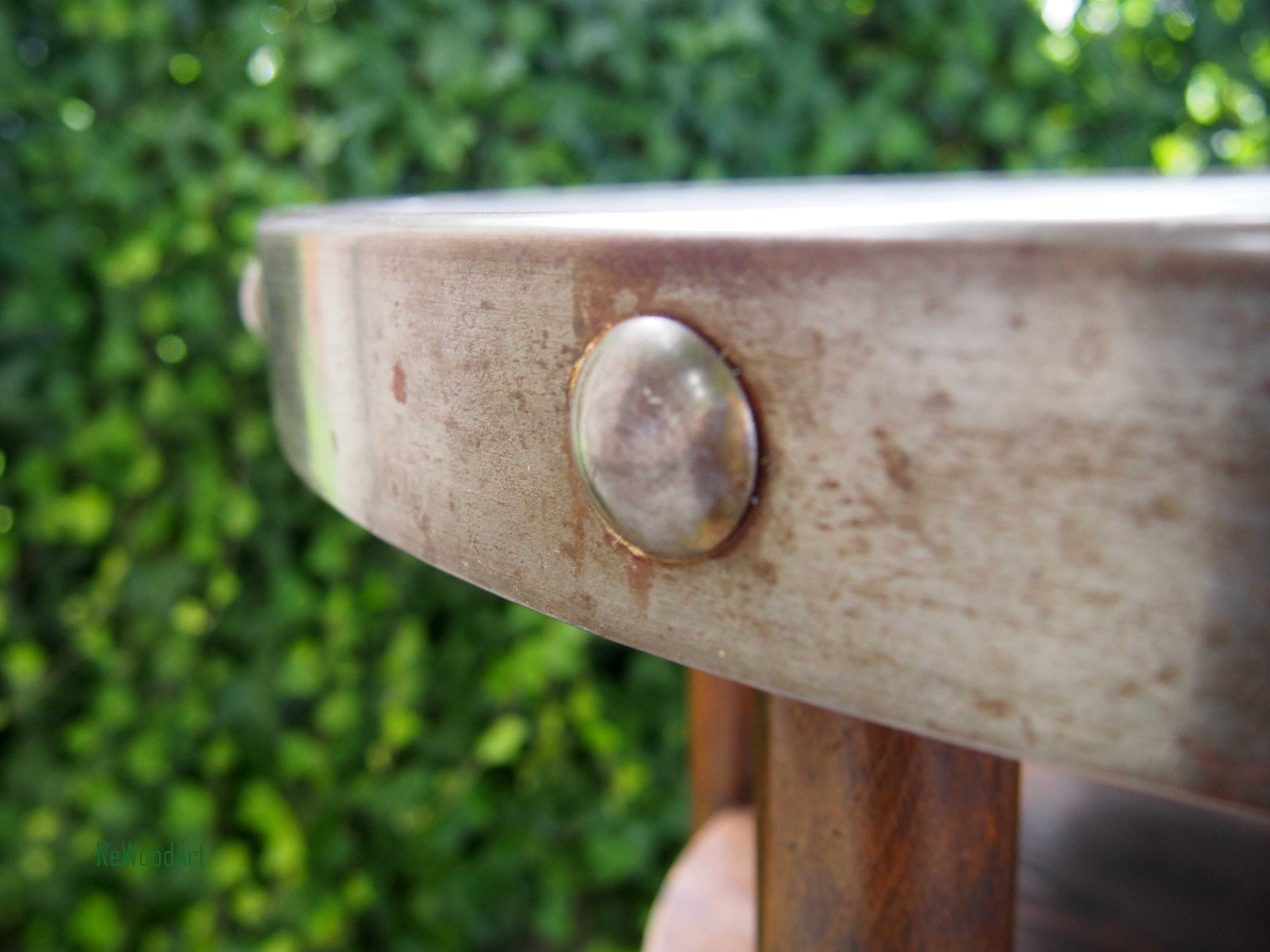 Stolik drewniany kolonialny z metalowym blatem