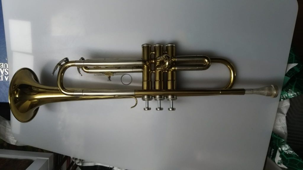 Trompete Besson + caixa