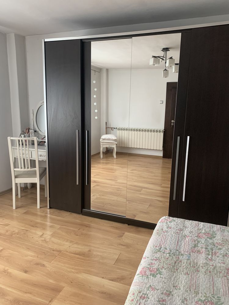 Szafa brązowa z lustrem 4 drzwiowa,