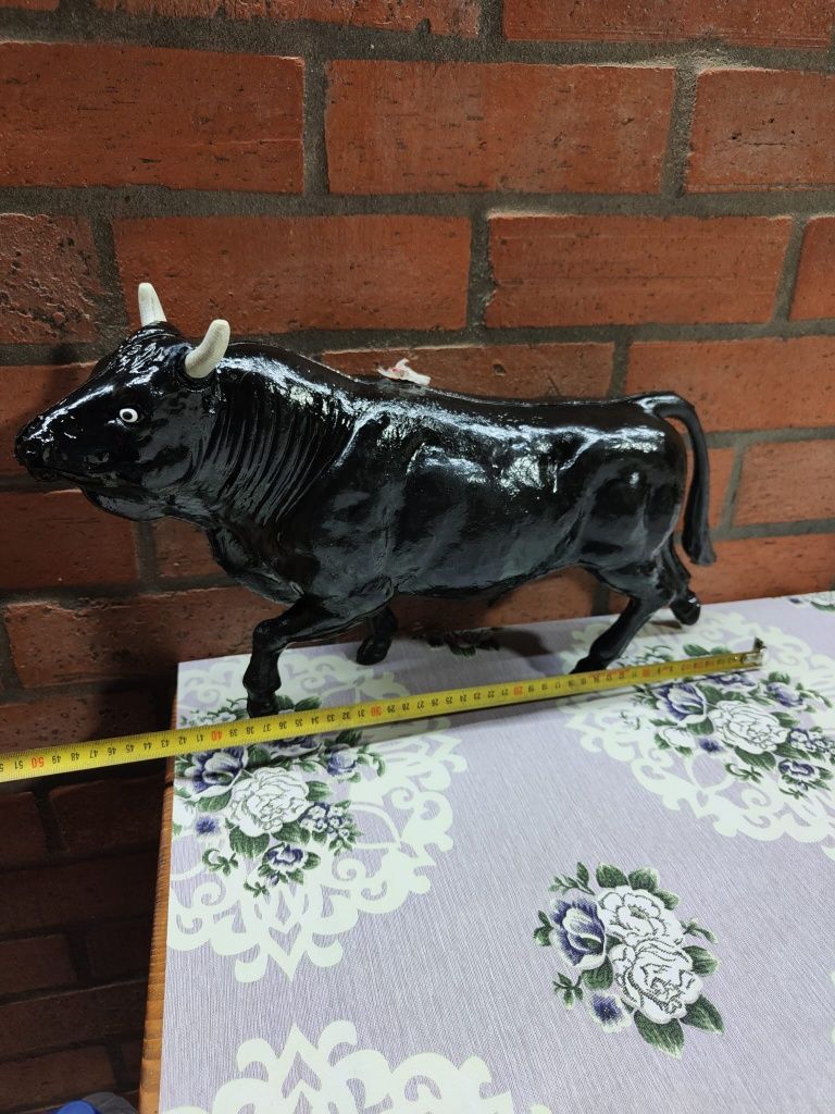 Touro em plástico espanhol