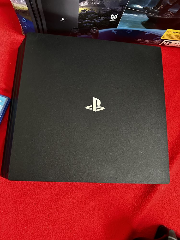 Продам PS4 PRO 1TB!! В ідеальному стані