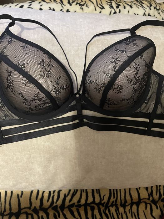 Бюзгалтер чорний