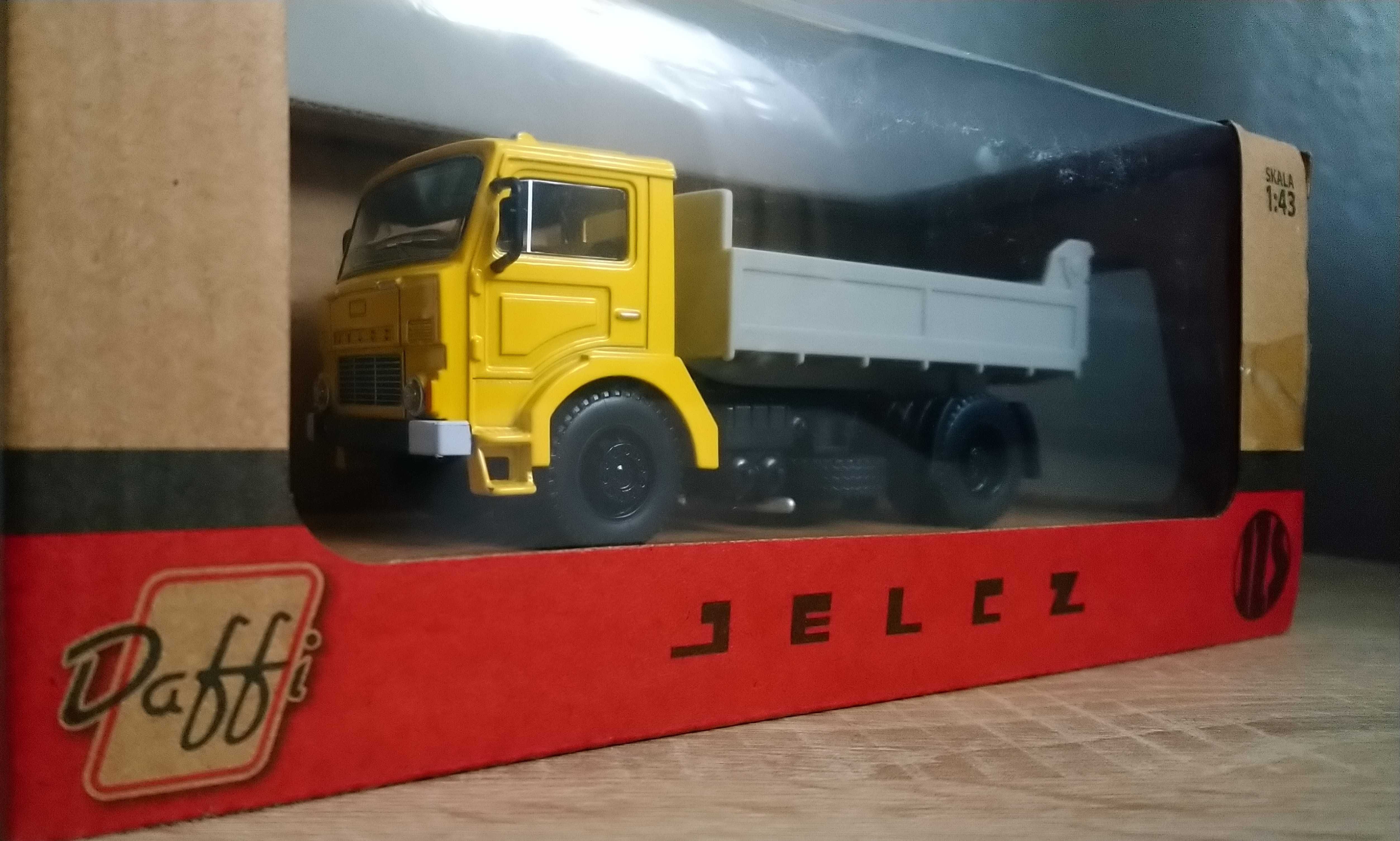 Kultowe auta ciężarówki Jelcz 317 oraz Star 266