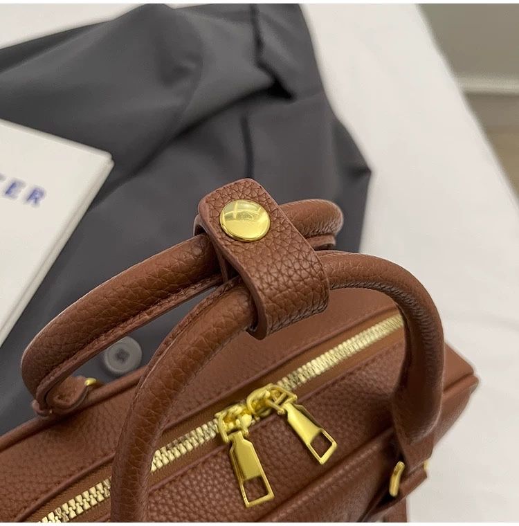 Вінтажна жіноча шкіряна сумка Miu Miu Leather Bag сумочка багет бежева