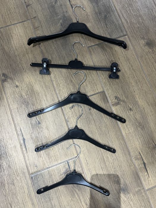 Вішаки для одягу, б/у