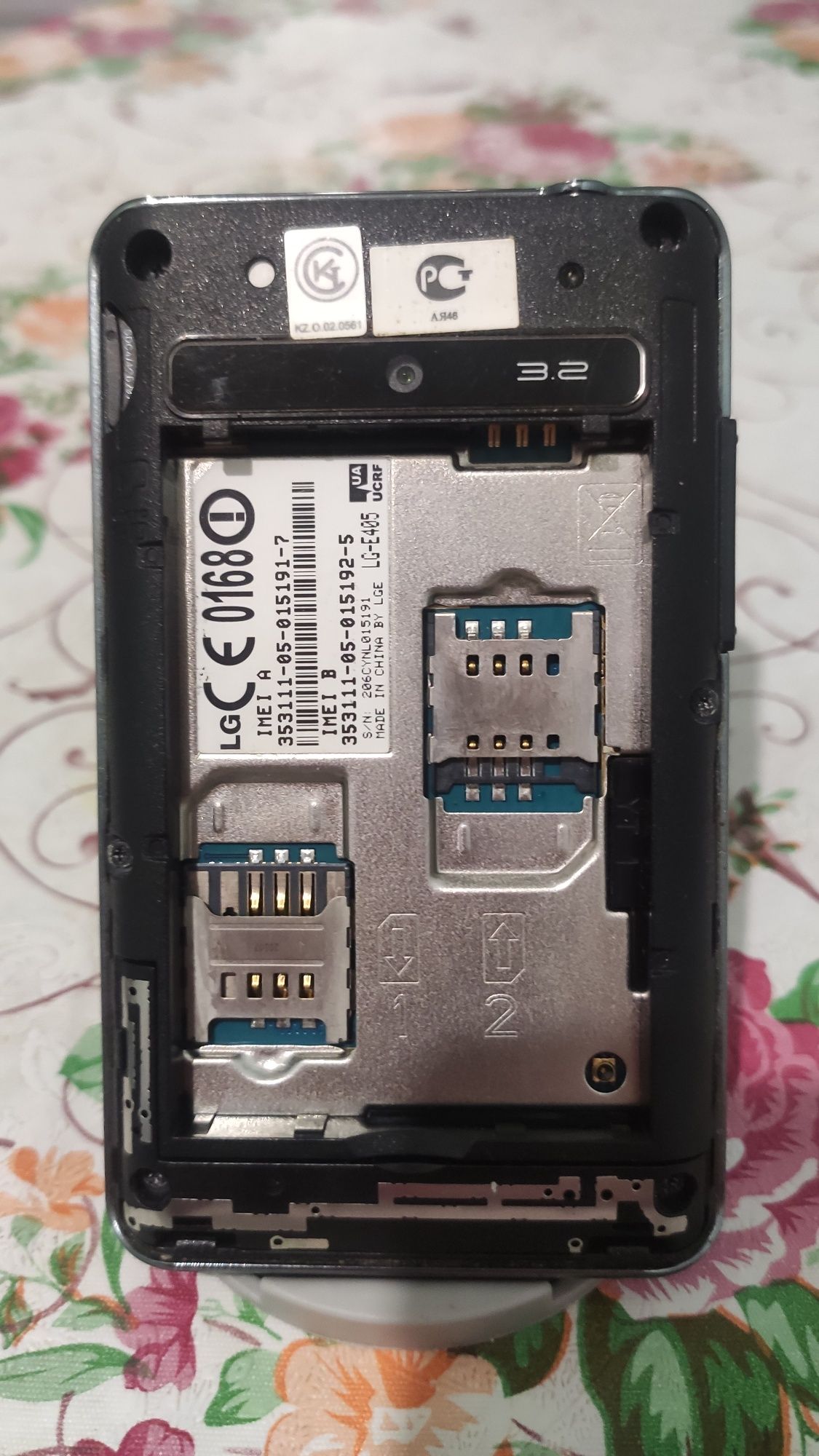 Телефон LG E 405