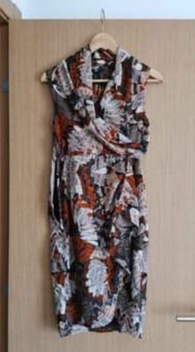 Vendo vários vestidos
