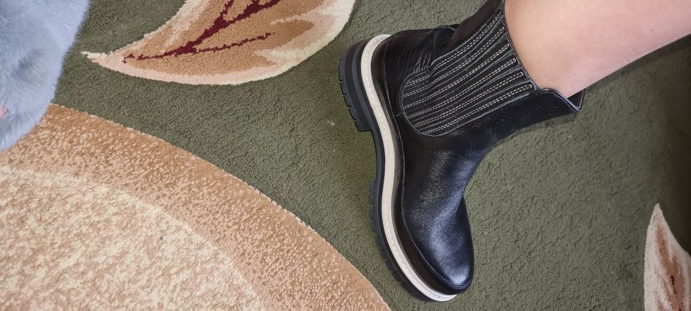 Стильні ,шкіряні ботінки COX 40р