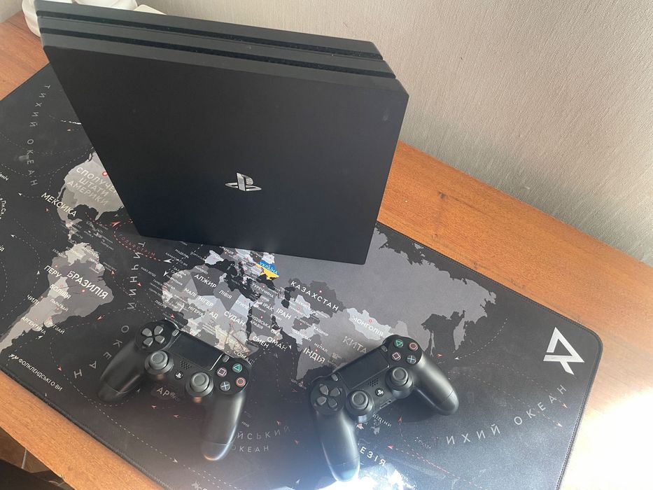 Пс 4 про на 1 терабайт та багато ігор і підписка пс+ екстра є fc26