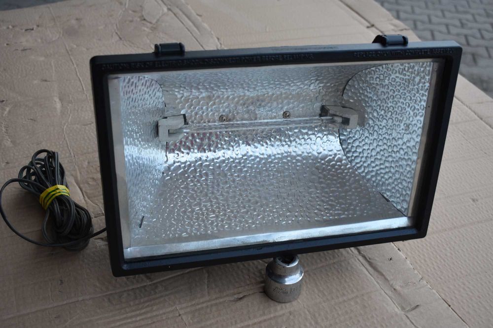 Halogen Duza Moc Bardzo Mocne Swiatlo Super Stan Naswietlacz