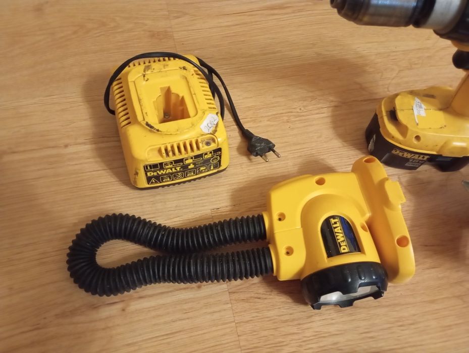 Komplet DeWalt. Wkrętarka,piła szablasta, holcerka,latarka