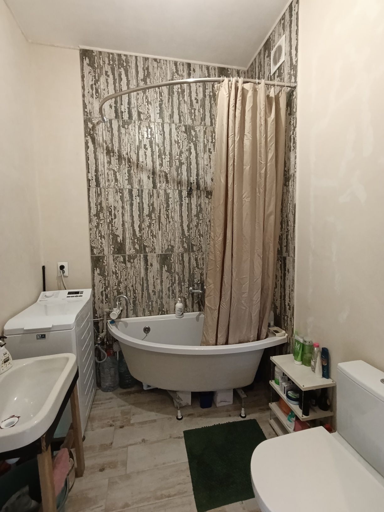 Продам 1 кімнатну квартиру! Р-н. Щасливе. Вул. Блоговіщенська.