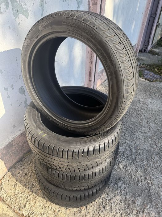 Продам зимнюю резину NOKIAN 235/45/R18