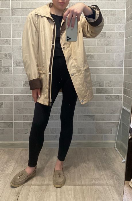 Бежевий тренч , куртка робочого