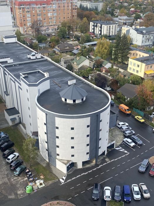 Зручний гараж у центрі міста вул. Тобілевича, 4