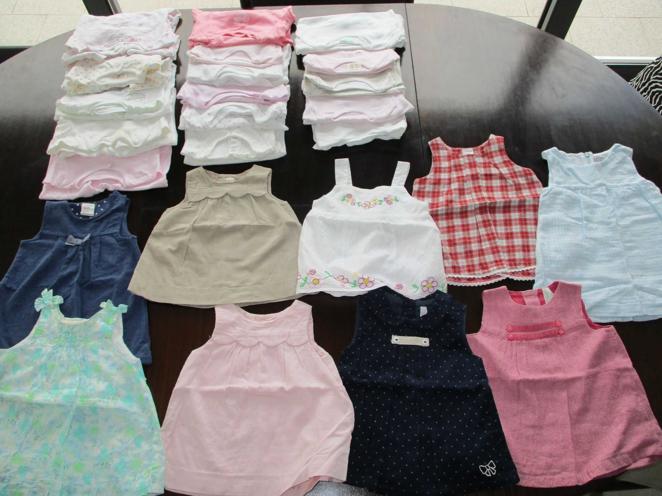 Lote 25 peças roupa de bebé menina idade 1-12 meses Zara, Benetton etc