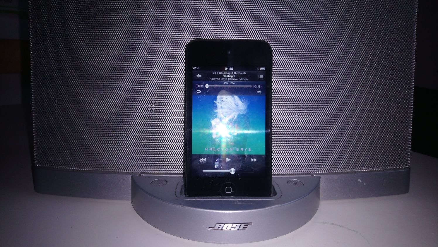 Bose® SoundDock® Series II digital music system z ipadem
