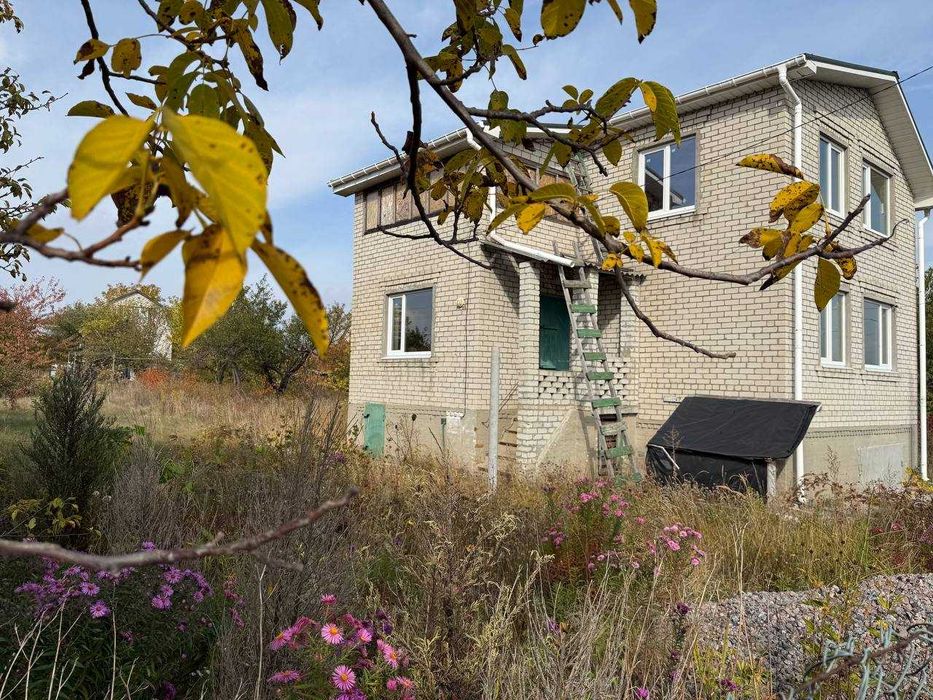 Продам дом в живописном районе - п. Рай-Еленовка в 10 км.от г.Харькова