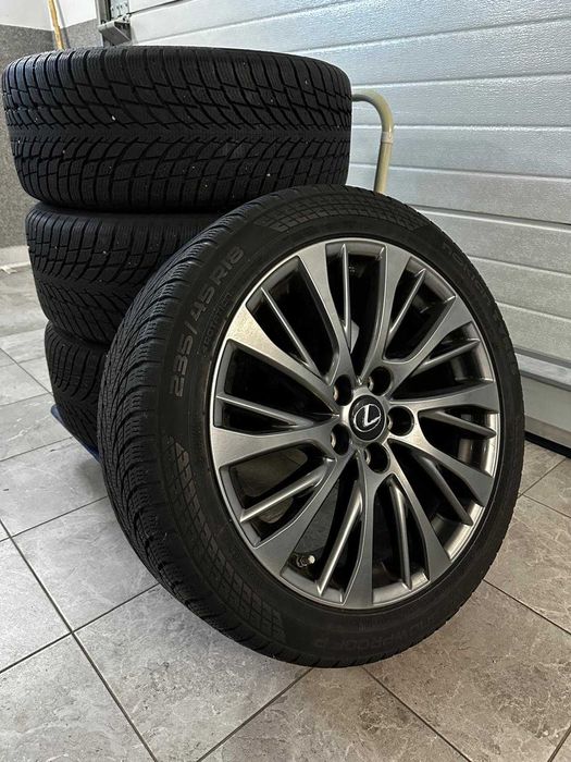 Opony zimowe (komplet) z felgami NOKIAN 235/45 R18 Lexus