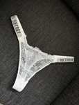 Victoria’s Secret majtki koronkowe białe