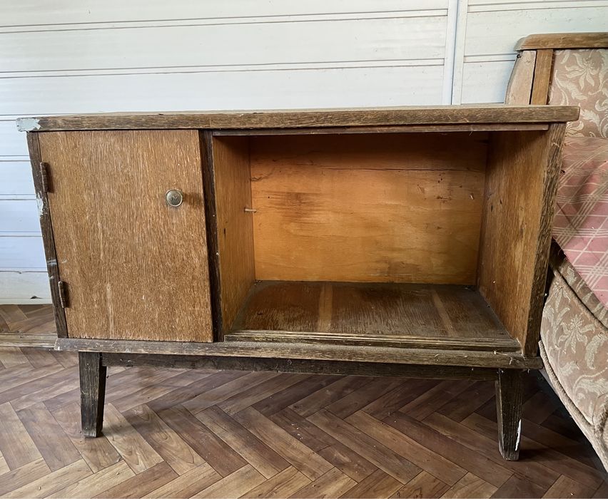 Ліжка, тумби, дивани, кухня кухонні шафи, ящики