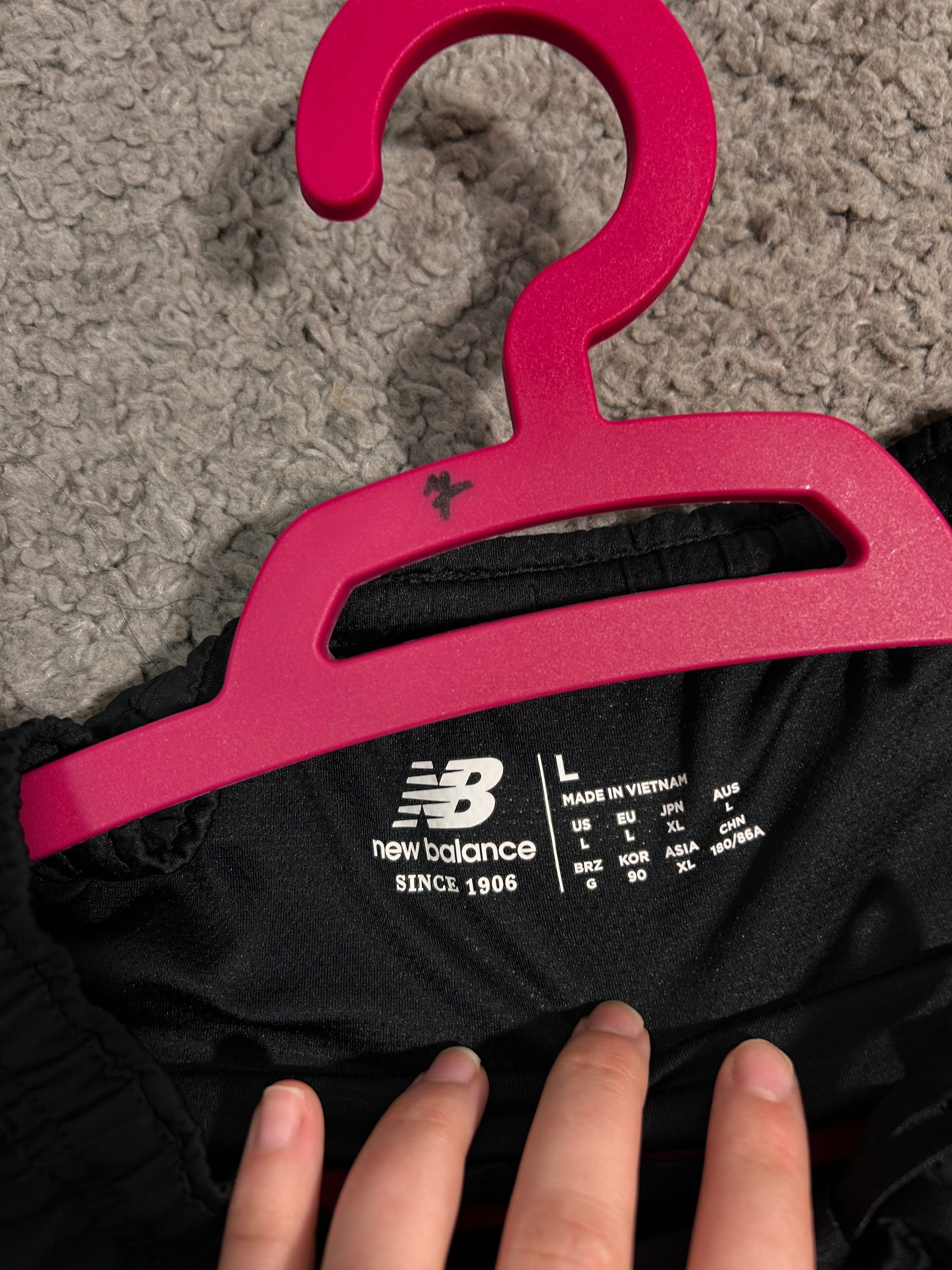 Оригінальні шорти жіночі New Balance