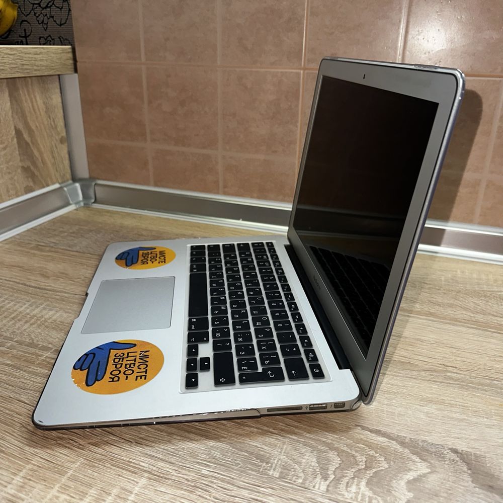 Apple MacBook Air 13 2017 Silver б/у