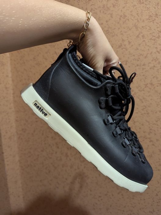 Продам стильне взуття