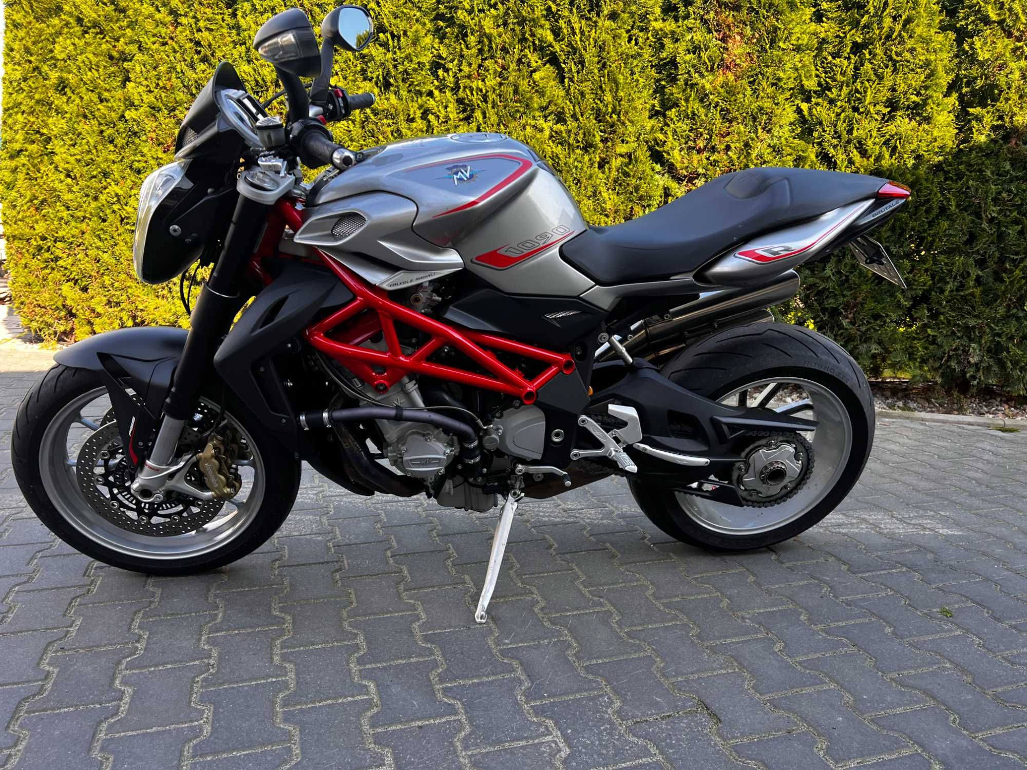 Motocykl  MV AGUSTA Brutale 1090