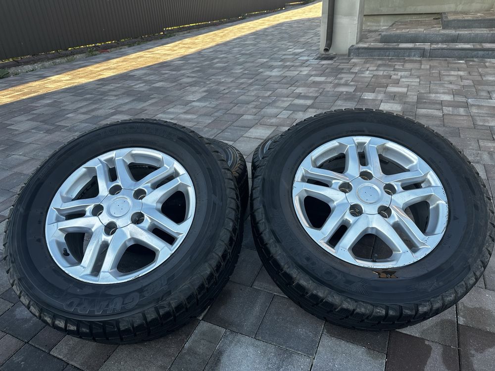 YOKOHAMA 285/60 r18 iceguard ig51v