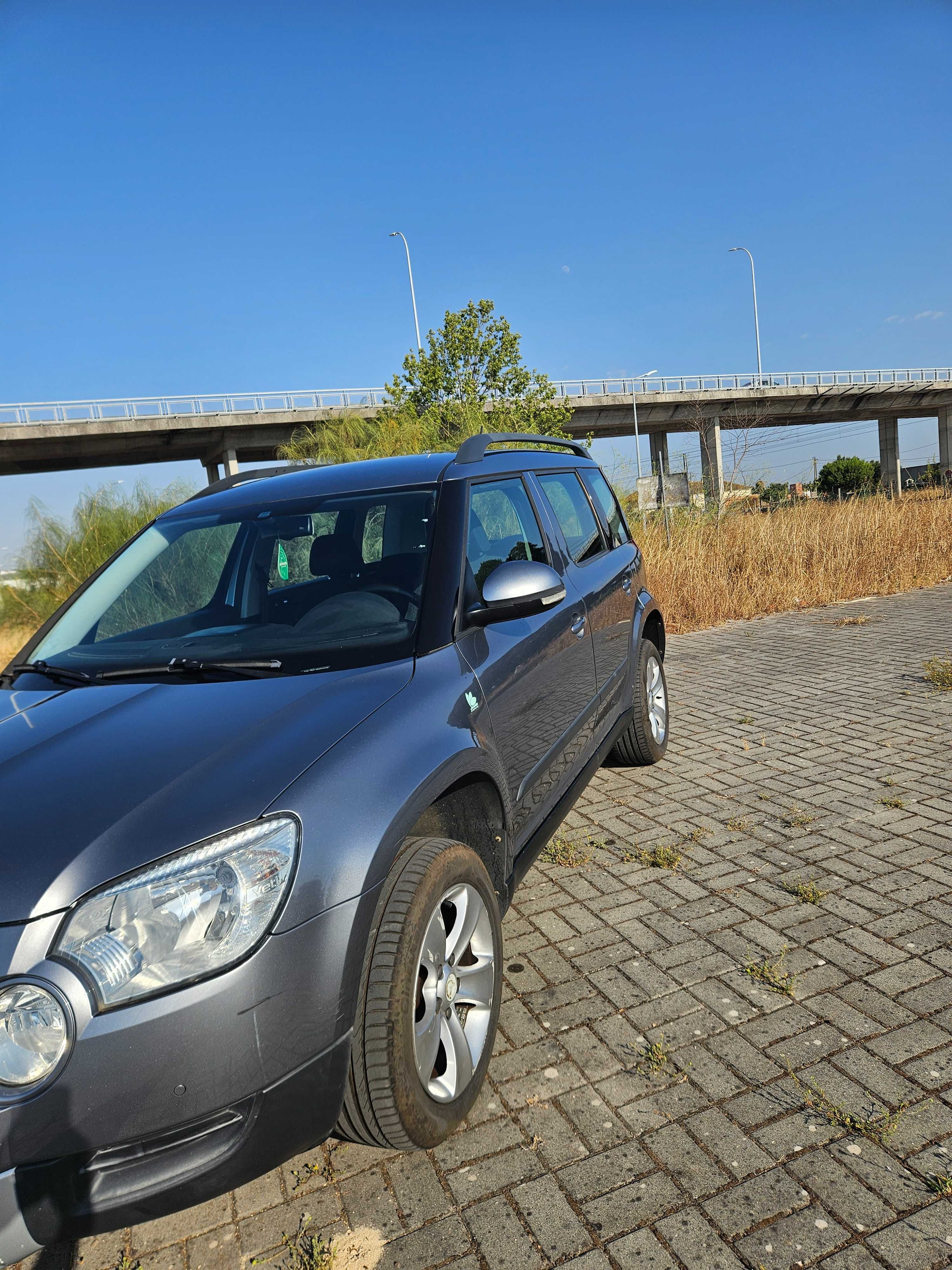 Skoda Yeti 1.6 TDI Experience | Nacional | Histórico Revisões