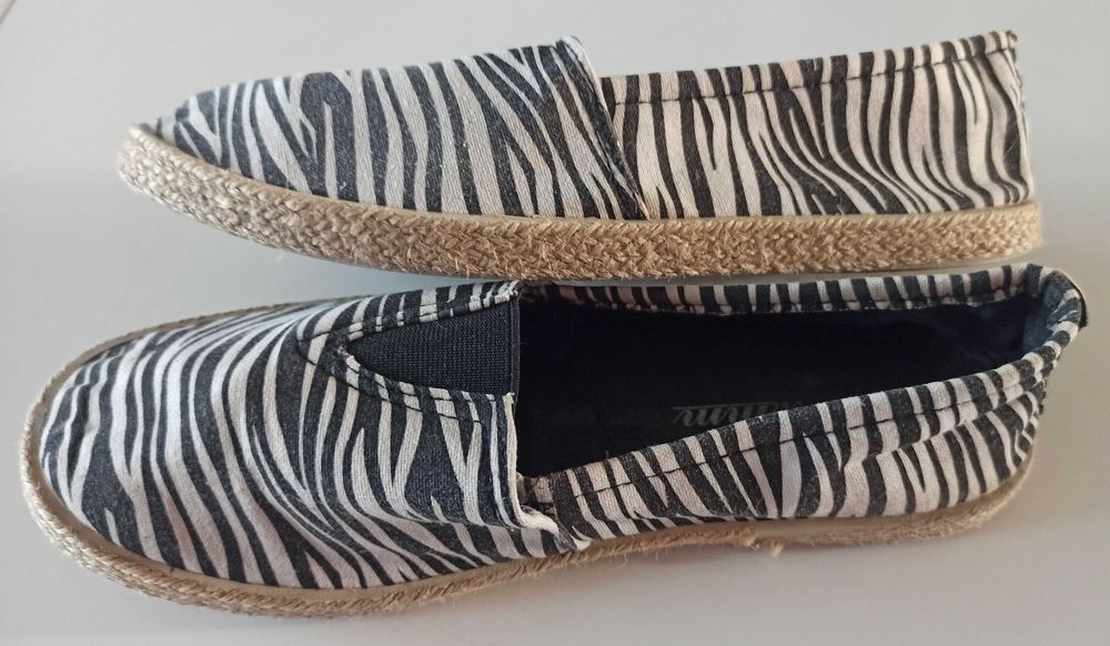 espadryle wsuwane trampki wzór zebra rozmiar 37 wew. 24 cm