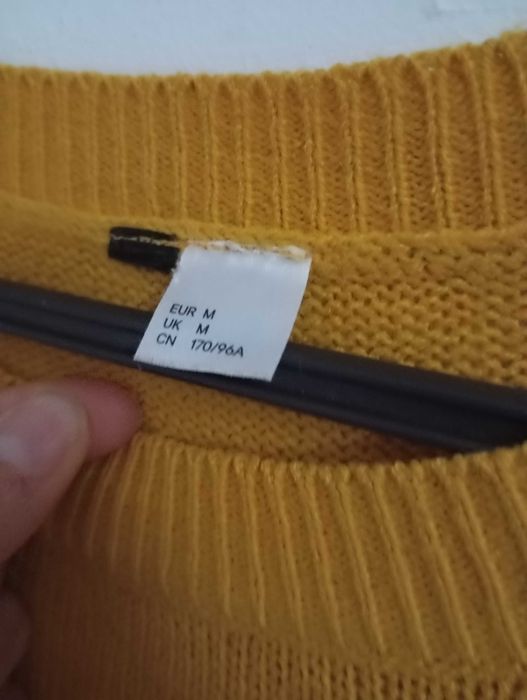 Camisola amarela confortável da H&M
